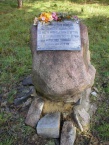 Памятный камень на месте кладбищенской церкви в сквере "Березка"