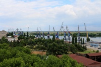 Портальный краны в Азовском морском порту