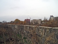  Стена на крепостном валу. Вид на центр Азова