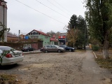 Вид на Петровский с улицы Толстого