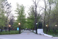 Вход в городской парк с улицы Измайлова