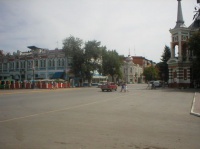 Площадь перед музеем. Кафе Форт. Площадь перед музеем. Кафе Форт.