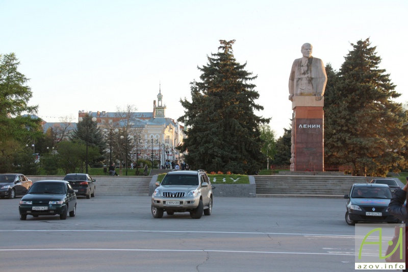 Петровская площадь азов