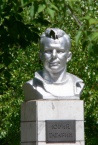  Памятник Юрию Гагарину