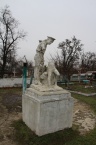 Скульптура во дворе
